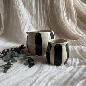 Stripe ceramic matcha bowl, 400ml capacity, with additional matcha whisk holder. Matcha tea, match latte, healthy living, chawan, tea set Bowl + Whisk Holder