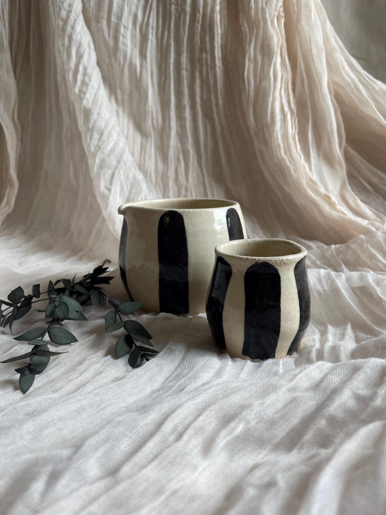 Stripe ceramic matcha bowl, 400ml capacity, with additional matcha whisk holder. Matcha tea, match latte, healthy living, chawan, tea set Bowl + Whisk Holder