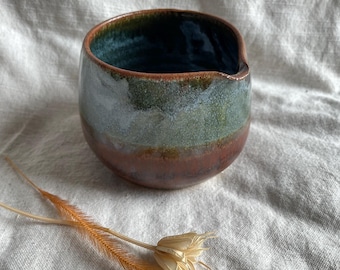 Earth ceramic matcha bowl, 400ml capacity, with additional matcha whisk holder. Matcha tea, match latte, healthy living, chawan, tea set