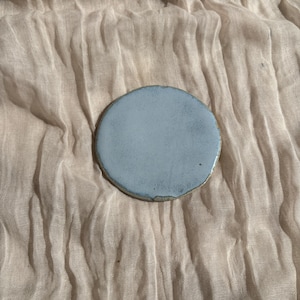 Sky Blue Set of coasters, handmade ceramic coaster, circle drink coasters, tea place matt, modern kitchen homeware, unique boho dining 画像 4