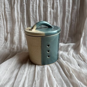 NEW Mountains garlic pot, kitchen container for storing garlic and other goods with holes to let the garlic breathe