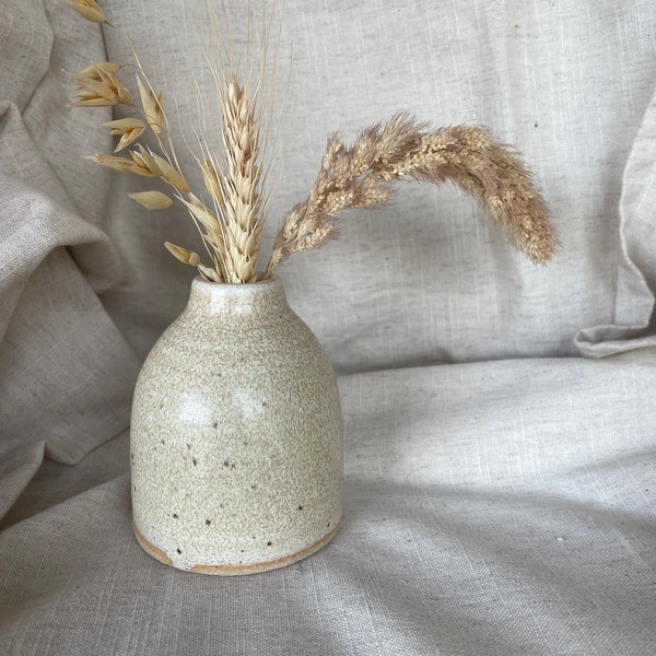 Cream ceramic vase, bud vase bottle, Reed diffuser bottle, refillable diffuser container, Center piece vase, single stem vases