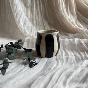 Stripe ceramic matcha bowl, 400ml capacity, with additional matcha whisk holder. Matcha tea, match latte, healthy living, chawan, tea set image 6