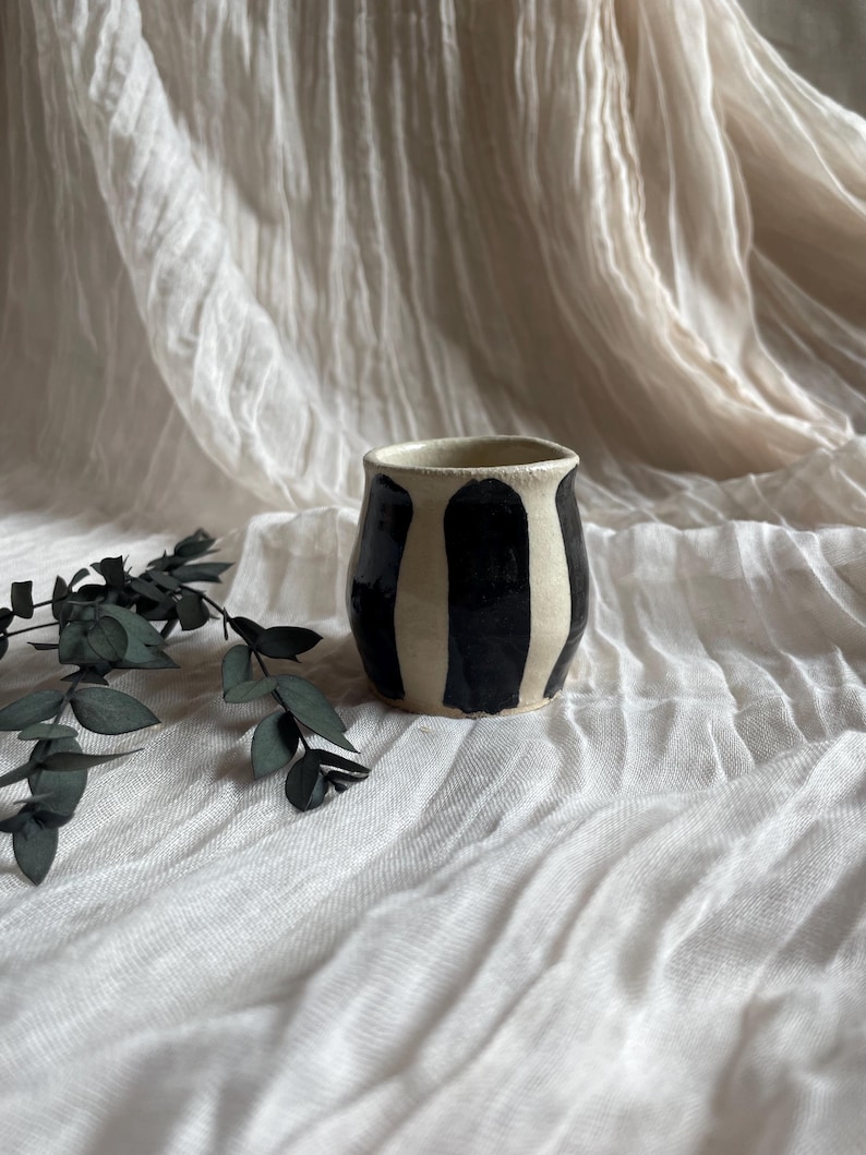 Stripe ceramic matcha bowl, 400ml capacity, with additional matcha whisk holder. Matcha tea, match latte, healthy living, chawan, tea set image 6