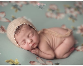 Newborn bonnet,pearls bonnet,pearls hat,newborn hat,newborn props,photo props,photography props,photo prop,hat with pearls