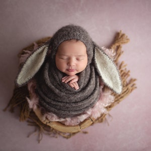 Pasgeboren outfit, pasgeboren konijntje, konijnenhoedje, fotorekwisieten, fotografierekwisieten, konijnenoutfit, pasgeboren rekwisieten, pasgeboren wrap, wrap en hoed, alpaca wrap