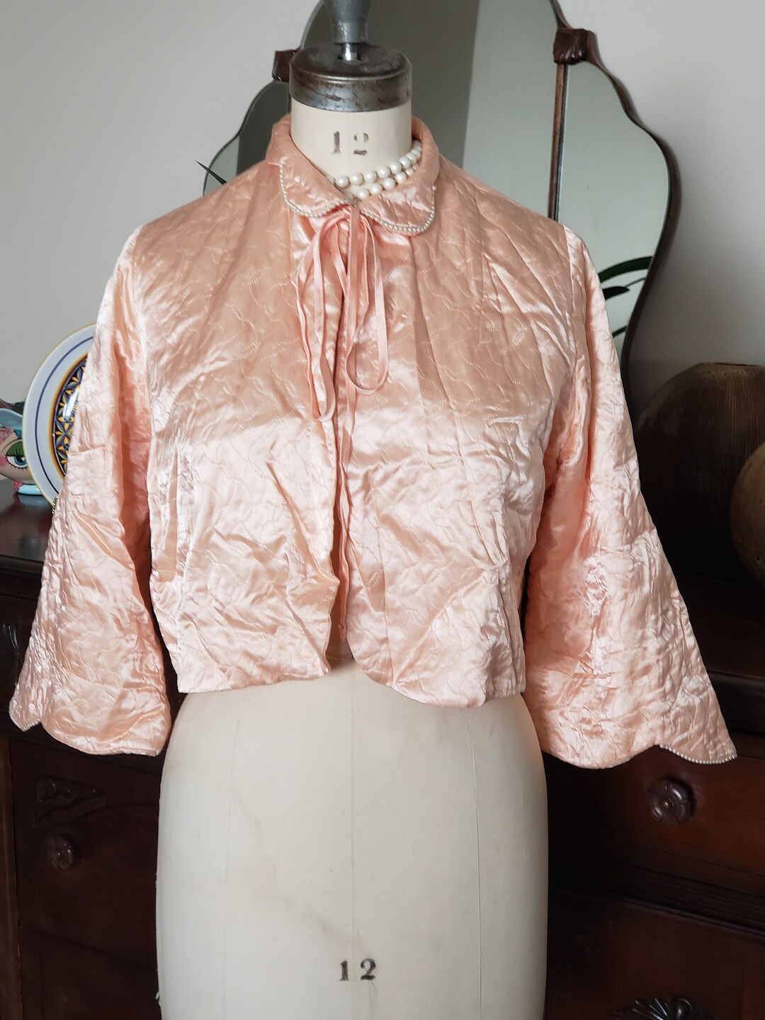 Vintage 50s Quilted Bed Jacket Vintage Peach Bed Jacket / Cape 1950s