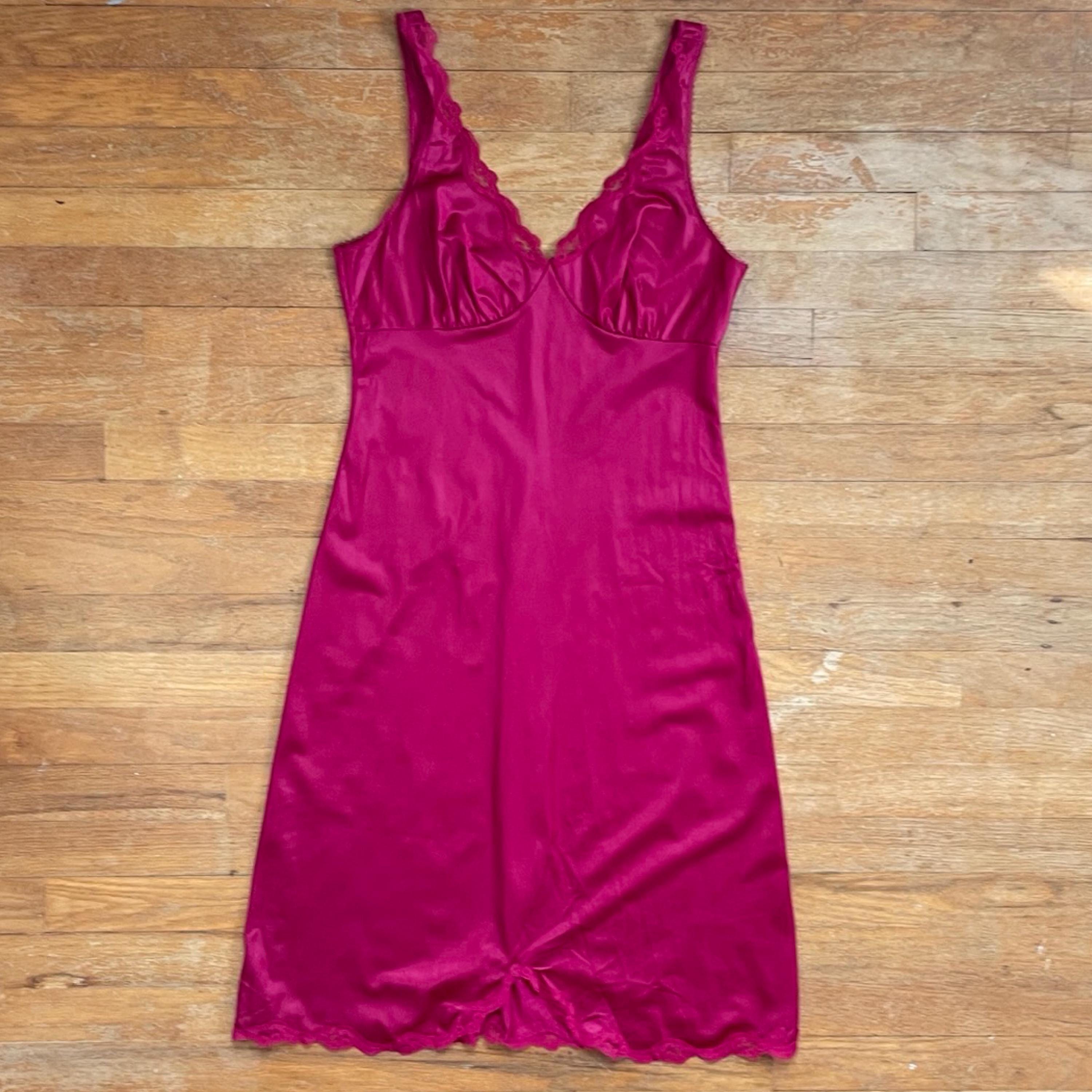 Vintage Lace Trim Slip Womens Size Small 1960s Warners Nylon Lingerie Negligee Burgundy