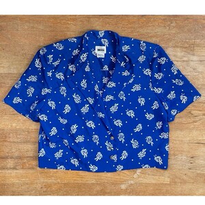 Chemisier vintage imprimé noeuds grande taille des années 1990 chemise courte coupe carrée bleu cobalt à pois image 2