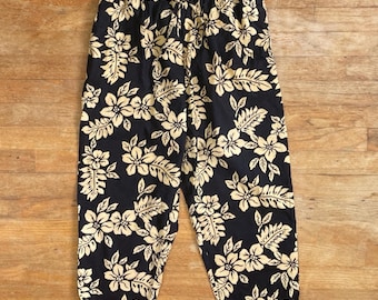 Vintage Floral Cotton Capris Size Medium/Large 29-32" Waist 1990s High Waist Cropped Pants with Pockets