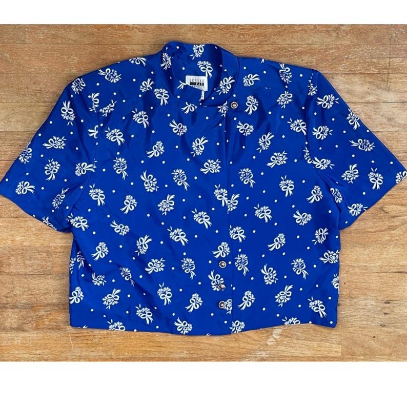 Chemisier vintage imprimé noeuds grande taille des années 1990 chemise courte coupe carrée bleu cobalt à pois image 1