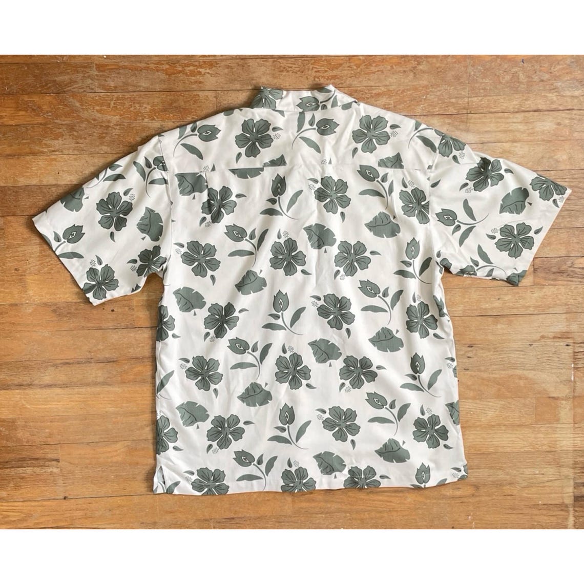 Vintage Mens Silk/Cotton Hawaiian Shirt Size Large 1990s Tropical Floral Print Short Sleeve Button Down, photo 4 of 5