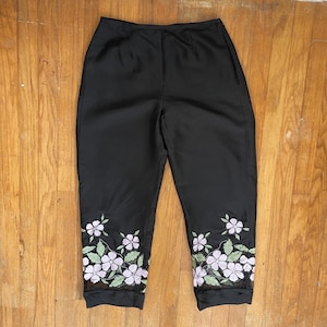 Vintage Silk Capris Womens Size Small 28&quot; Waist 90s Black Floral Embroidered & Beaded Cropped Pants
