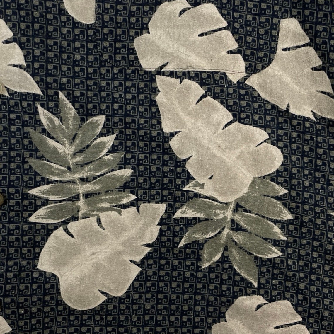 Vintage Mens Silk Hawaiian Shirt Size XL 90s Floral Palm Leaf Print Button Down, photo 3 of 5