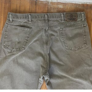 Vintage herrjeans i blekt olivgröna, storlek 40x32, Wrangler-denim från 1990-talet | Midja 40 x Innerben 30 bild 5
