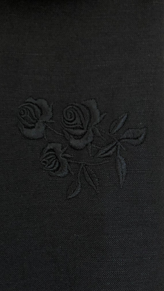 Vintage Floral Embroidered Capris | 90s Black Hig… - image 6
