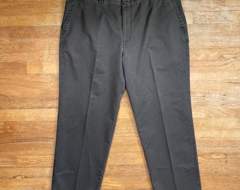 Calça chino vintage masculina verde-oliva/marrom desbotada, tamanho 40x29, anos 90, em sarja, cintura 40, comprimento da perna 29.