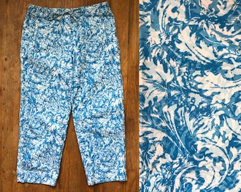 Vintage Floral Cotton Capris | 90s Blue Flower Print Cropped Pants with Pockets | Womens Size Medium | 29-31" Waist