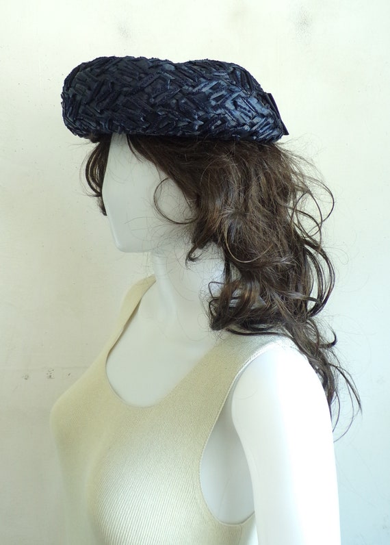 Vintage 60s Straw Hat Navy Blue Round 1960s Fascinator Cap Ribbon Bow Front Brim il_fullxfull.1561623264_ndzl.jpg main image 2