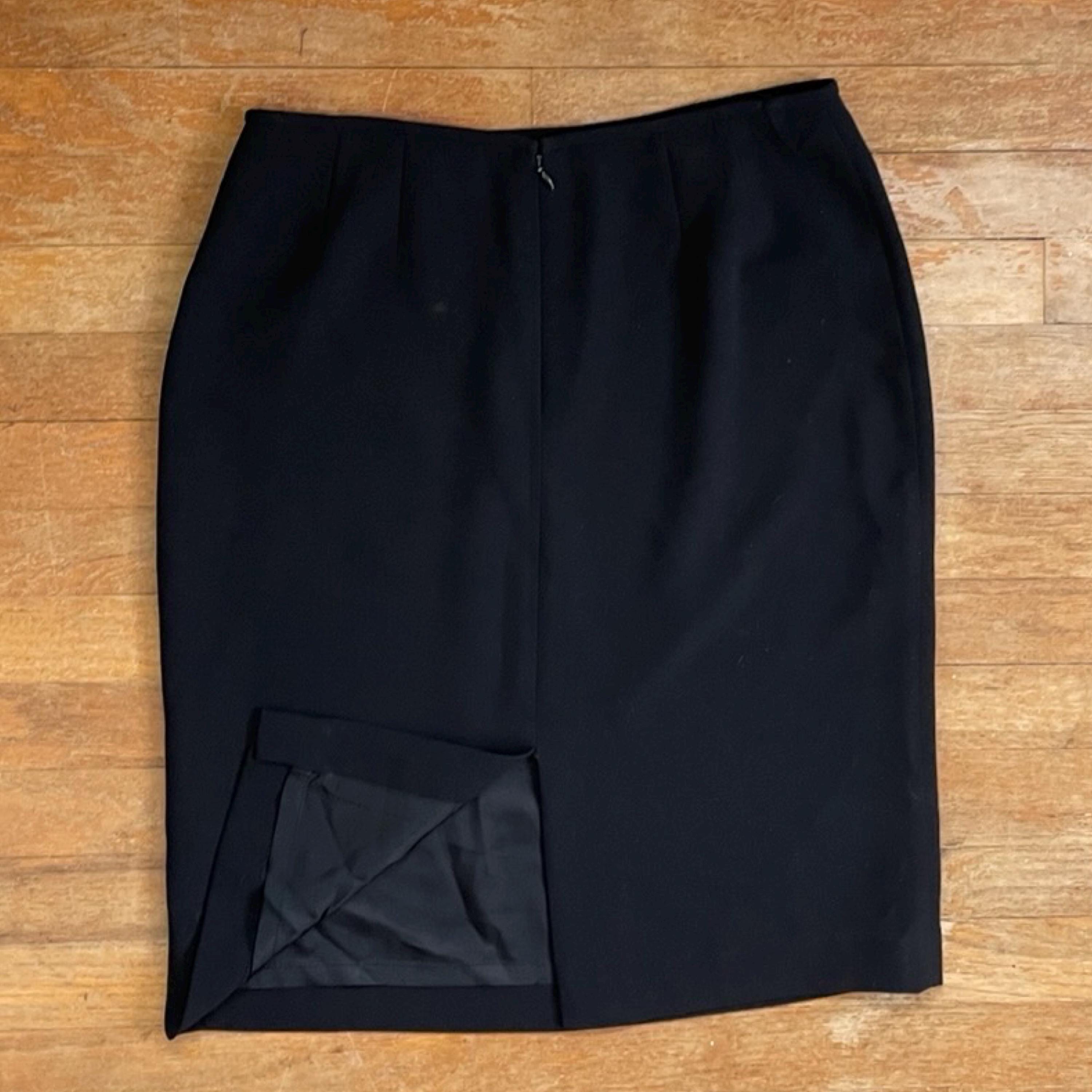 preloved購入　BLACK CREPE SKIRT Vintage Black Crepe Skirt Size Medium 30