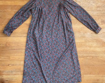 Vintage Floral Midi Dress Size Medium 1970s Lightweight Shift Cut with Pockets