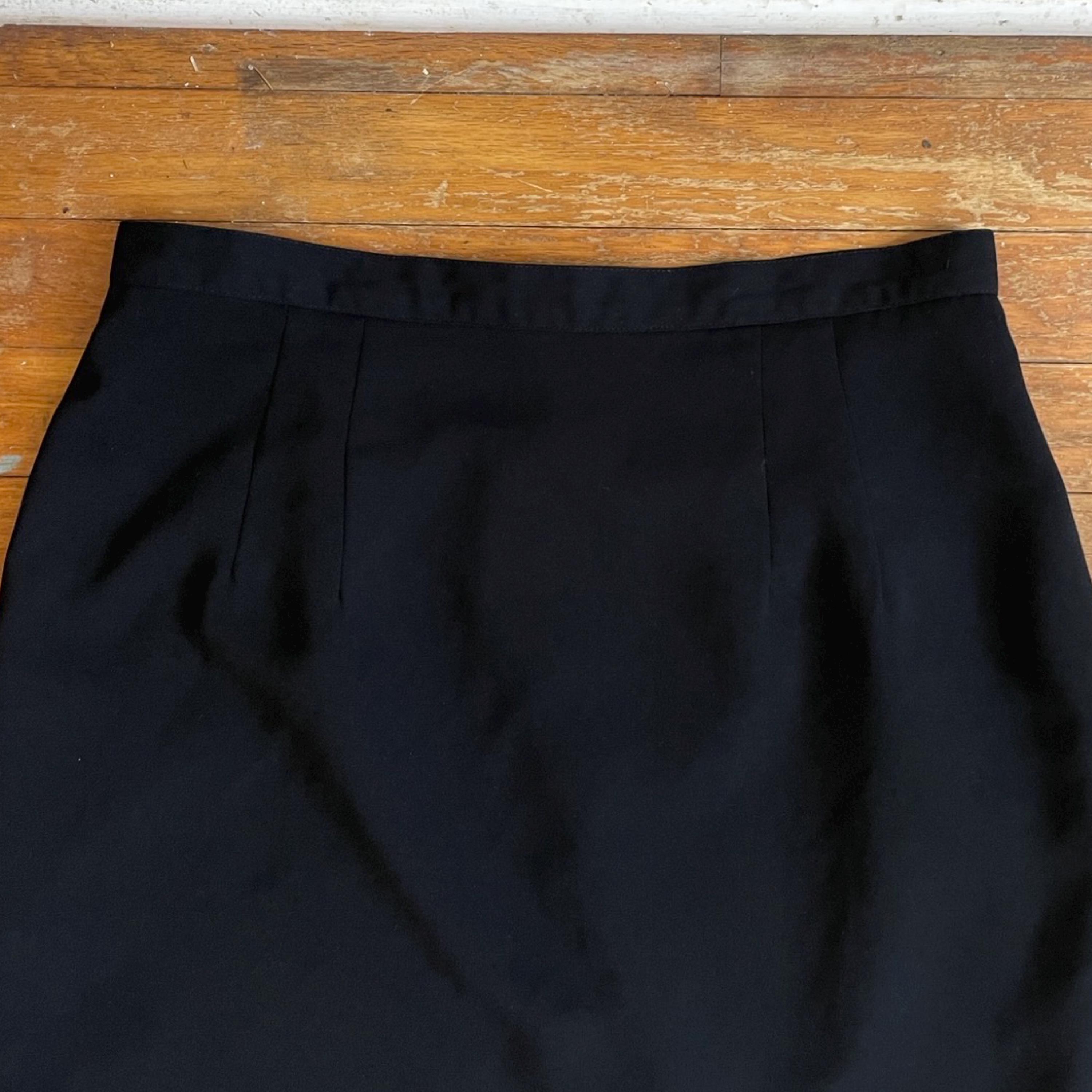 preloved購入　BLACK CREPE SKIRT Vintage Black Crepe Skirt Size Medium 30