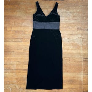Vestido vintage preto de veludo amassado, tamanho médio/grande, anos 90, sem mangas, cetim