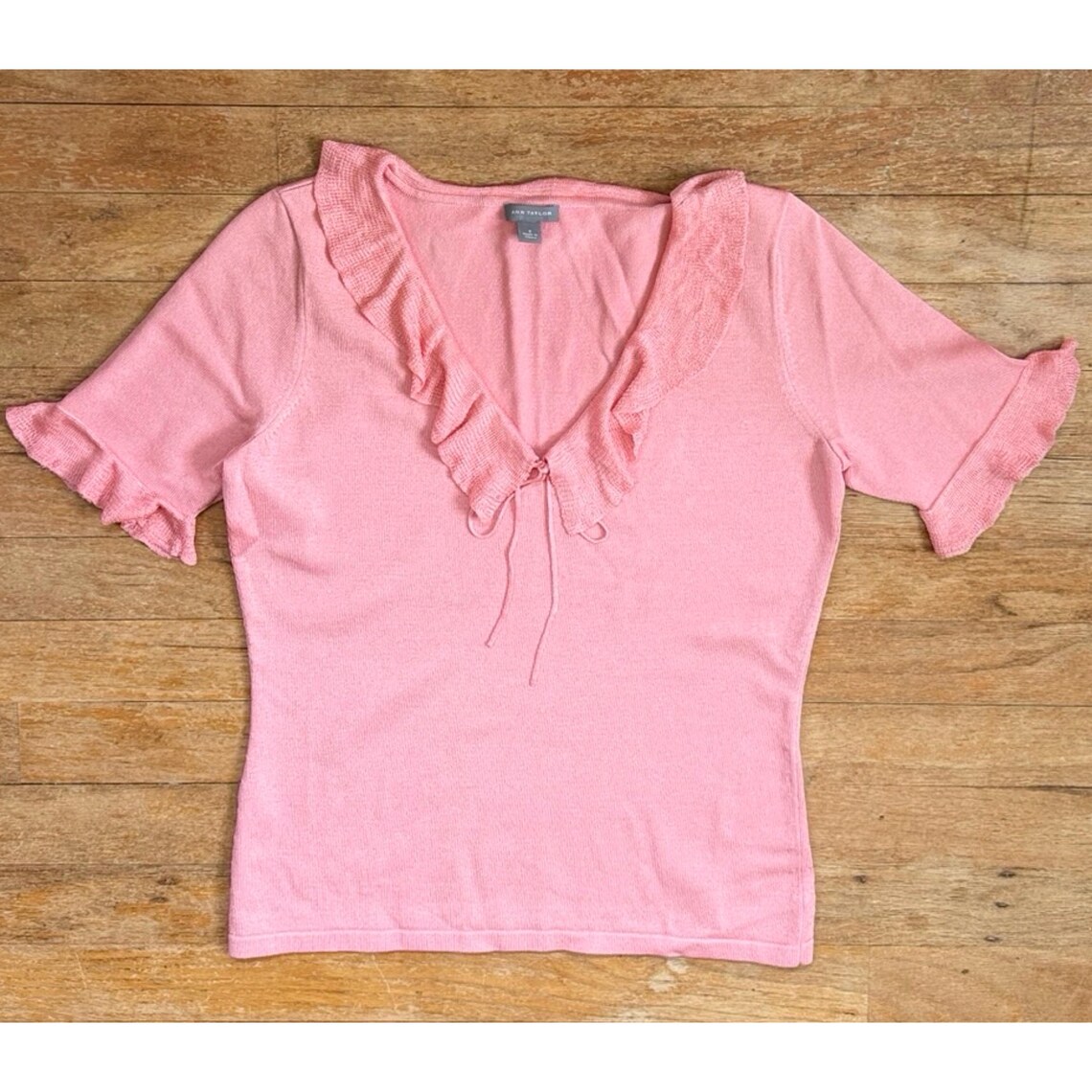 Vintage Pink Knit Silk Top Size Small Y2K Ruffled Collared Blouse Shirt, foto 1 di 5