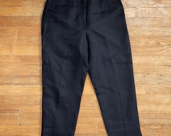 Pantalón vintage de lino negro, talla mediana, cintura de 29 pulgadas, estilo años 90, corte tobillero con bolsillos.