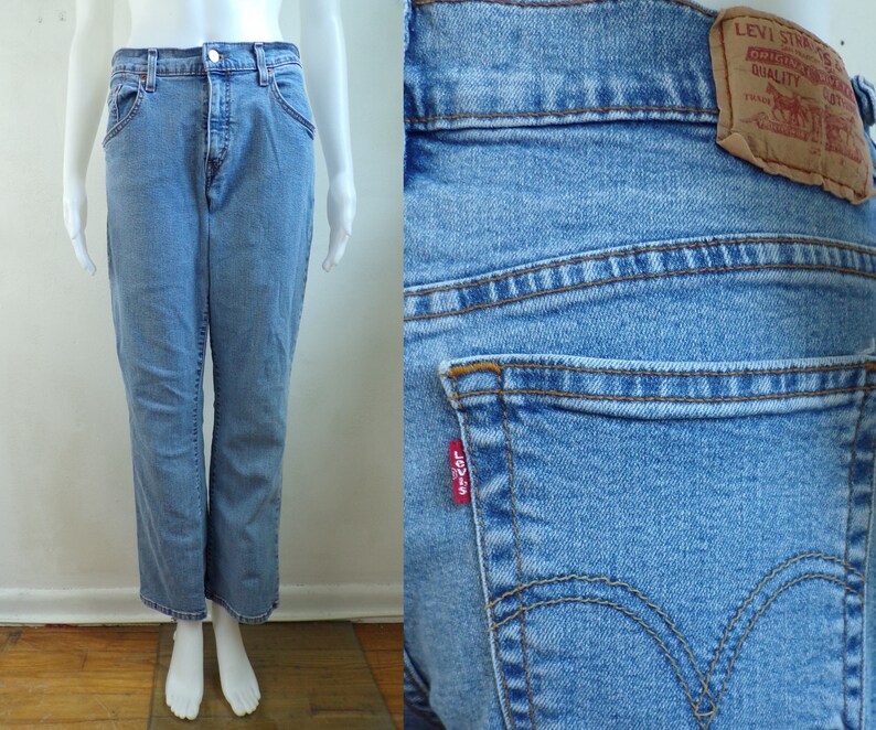 light wash levi jeans