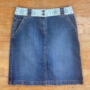 Minijupe en denim vintage petite taille 28&quot; Jean brodé floral taille 190