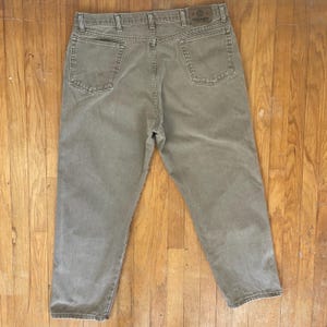 Vintage herrjeans i blekt olivgröna, storlek 40x32, Wrangler-denim från 1990-talet | Midja 40 x Innerben 30 bild 4
