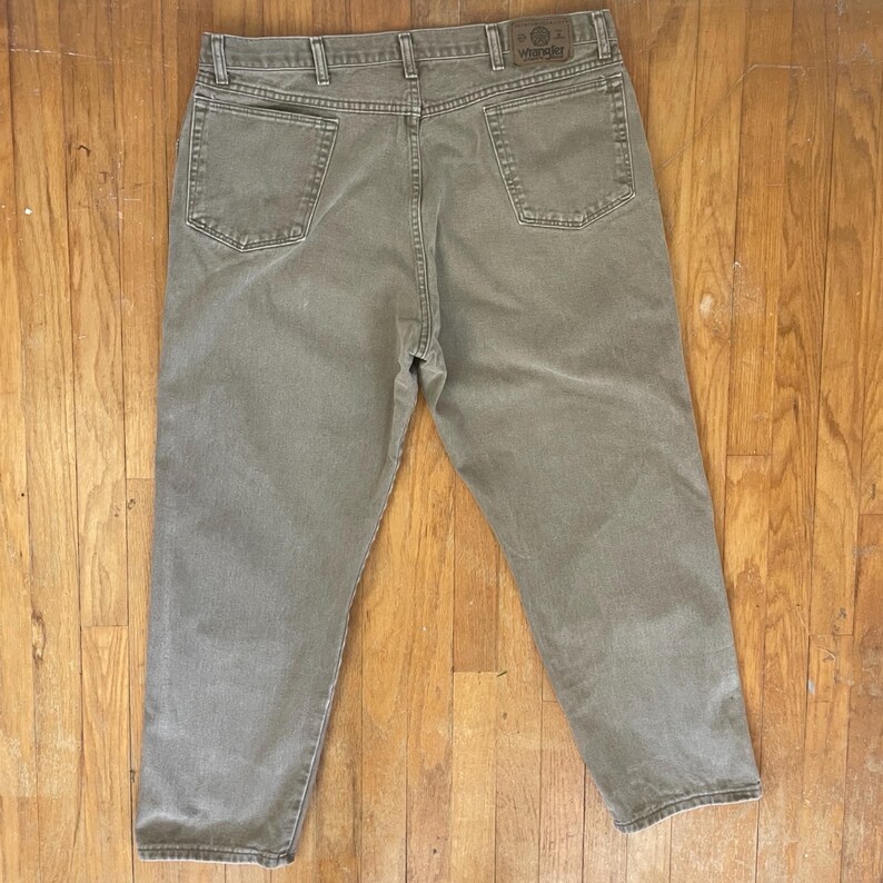 Vintage herrjeans i blekt olivgröna, storlek 40x32, Wrangler-denim från 1990-talet | Midja 40 x Innerben 30 bild 4