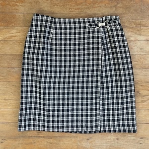 Vintage Checkered Plaid Wrap Mini Skirt Size XS 26&quot; Waist 1990s Wool Blend Black/Cream