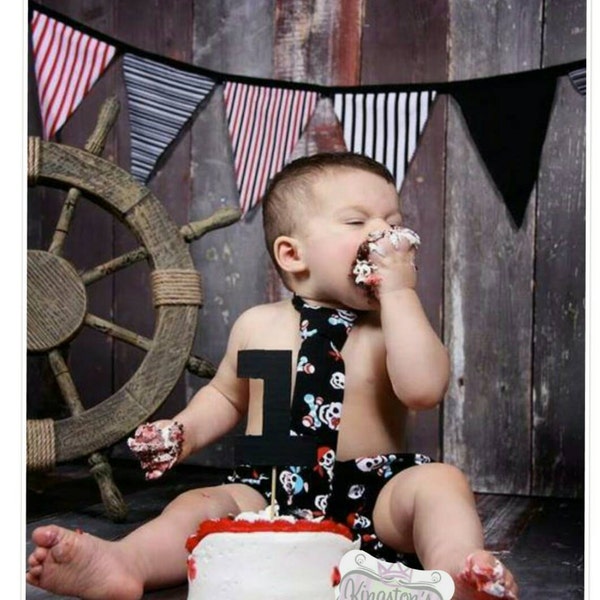 Smash Cake Outfit Pirate Skull Baby includes hat