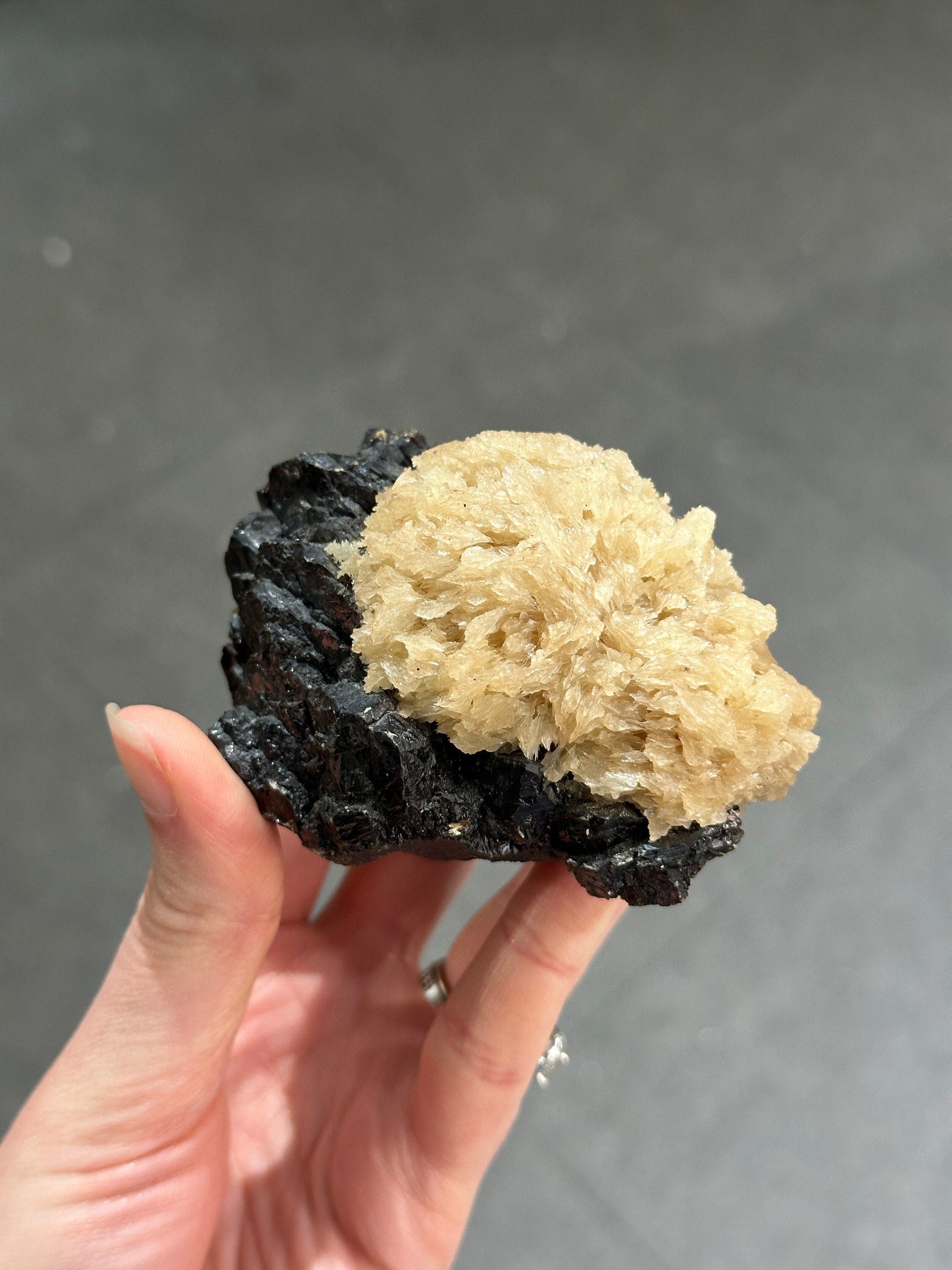 閃亜鉛鉱上の重晶石