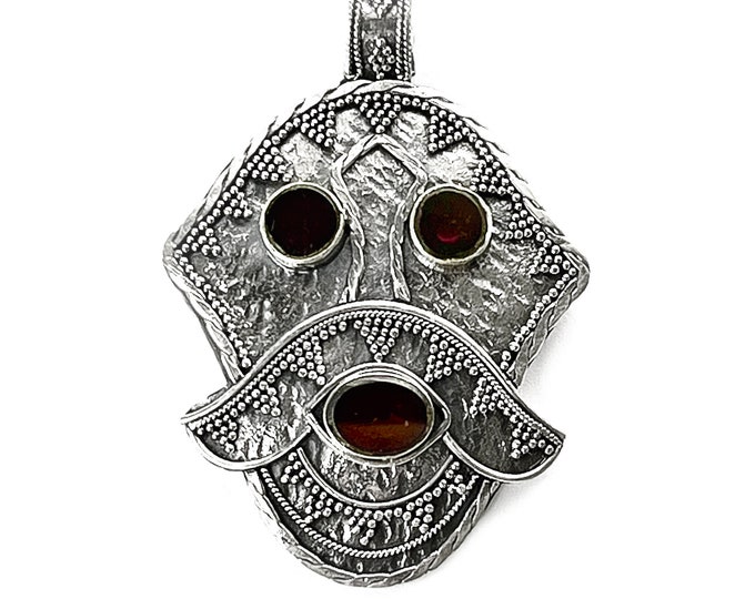 GNEZDOWO MASK PENDANT garnets and silver (handmade by Viking Kristall)