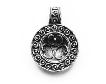 BIRKA SHIELD PENDANT silver (handmade by Viking Kristall)
