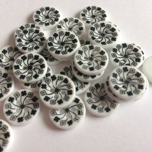 13mm plastic black and white 4 leaf clover design 4 hole buttons x 10 image 1