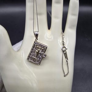 charming sterling silver pendant necklace holy bible articulated the lord is my Shepard prayer psalm 23 22 cm long chain