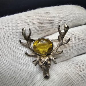 vintage sterling silver scottish stag brooch stone set citrine 32mm wide mid century