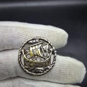 vintage Mid century round  sterling silver brooch scottish viking ship ward brothers edinburgh hall marks 26.99mm