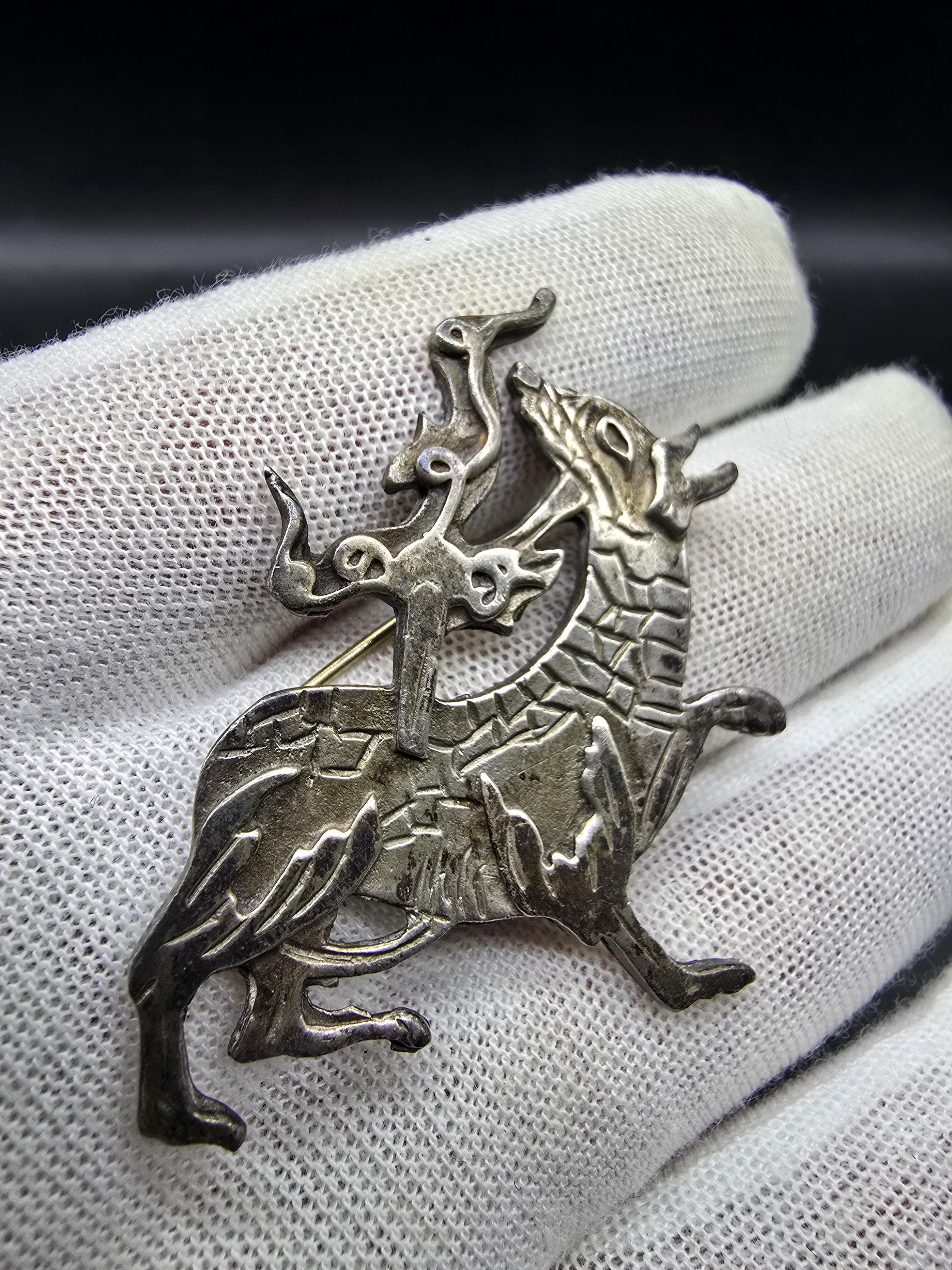 1976年 英国 ヴィンテージ Maeshowe Dragon ブローチ 北欧神話モチーフ 925 シルバー 銀細工 Edinburgh ホールマーク Y23-R 1976年 英国 ヴィンテージ Maeshowe Dragon ブローチ 北欧神