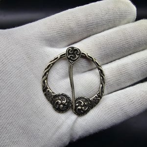 vintage sterling silver scottish pennanular brooch round shoal cloak brooch 39mm wide scottish revival