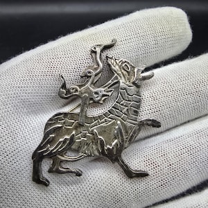 1976年 英国 ヴィンテージ Maeshowe Dragon ブローチ 北欧神話モチーフ 925 シルバー 銀細工 Edinburgh ホールマーク Y23-R 1976年 英国 ヴィンテージ Maeshowe Dragon ブローチ 北欧神