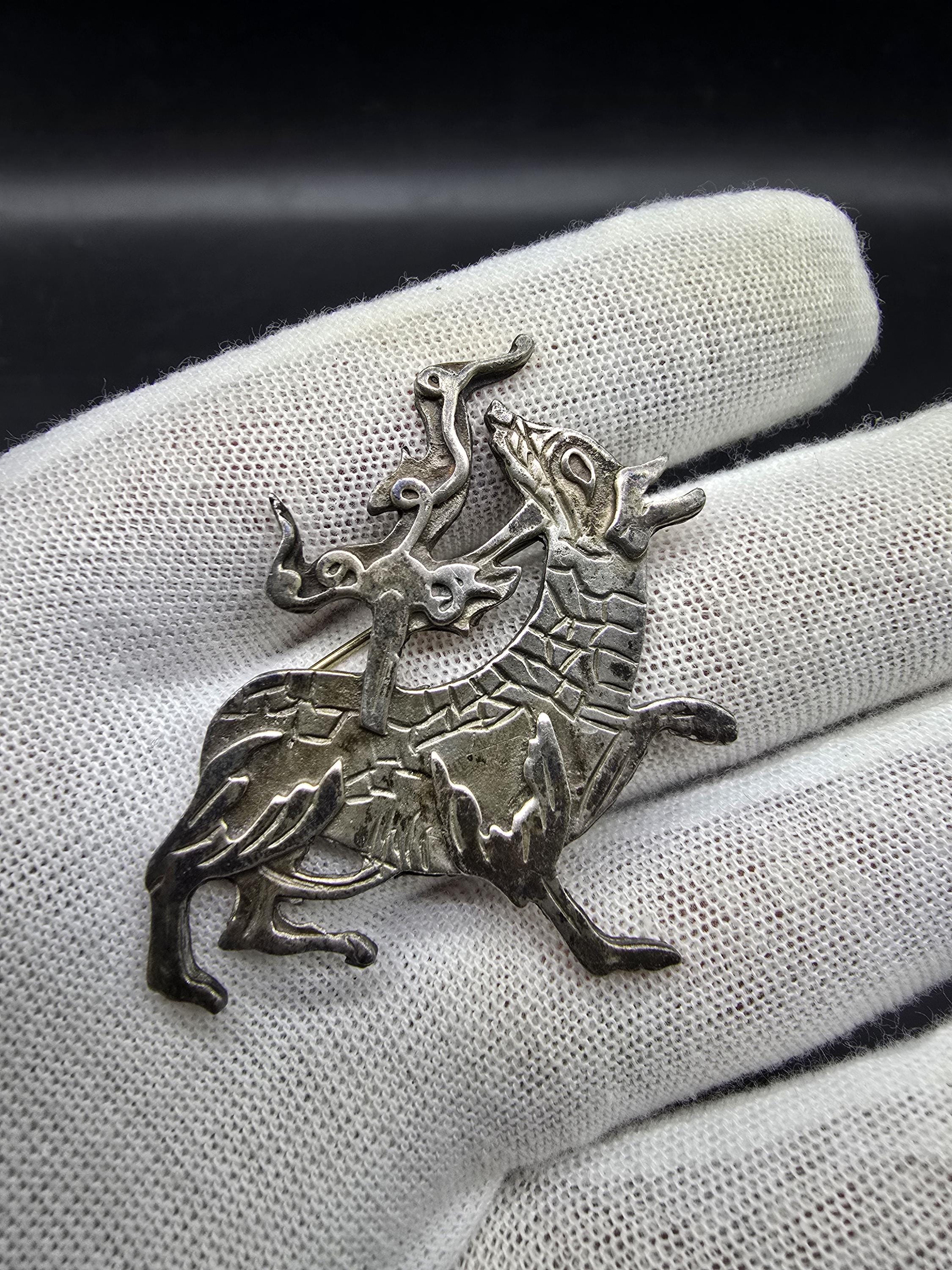1976年 英国 ヴィンテージ Maeshowe Dragon ブローチ 北欧神話モチーフ 925 シルバー 銀細工 Edinburgh ホールマーク Y23-R 1976年 英国 ヴィンテージ Maeshowe Dragon ブローチ 北欧神