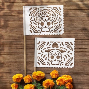 Papel Picado Stick Flags (Sugar  Skulls) Papel Picado Wedding Decor / Día De Los Muertos Papel Picado Flags
