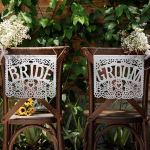 Letreros para sillas de boda + Banderitas con palitos del mismo diseño/Letreros de papel picado (novia y novio / Novio & Novia / MR y MRS)