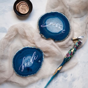 3 "-4" Set van 2 bruid en bruidegom Blauwe Agaat Slice Place Cards met kalligrafie