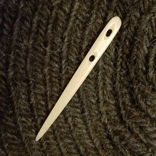 Savina Set Of 2 Nalbinding Needles - Handmade Bone & Horn Large-Eye Needles For Weaving And Craft
